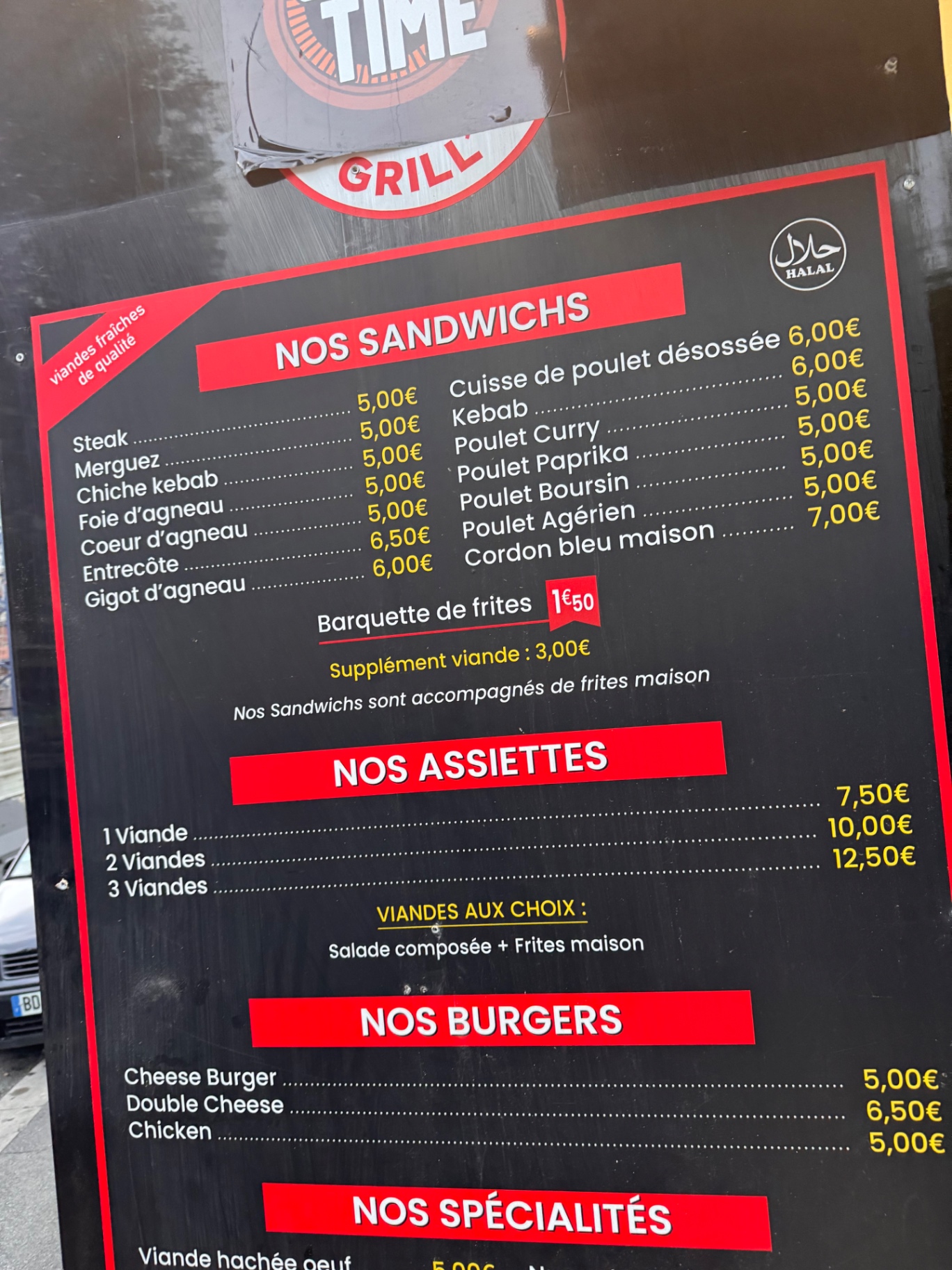 Menu du restaurant sur panneau extérieur